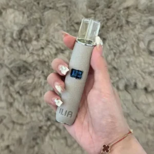 ILIA哩亞 皮革系列電子主機-通用一代煙彈 -續航穩定-台灣速發💖 - 銀河灰